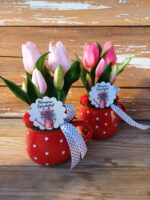 Nőnapi ajándék: pöttyös bögre tulipánokkal